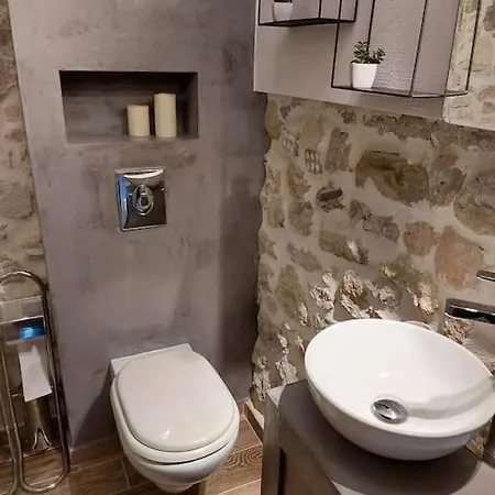 ισόγειο με κήπο. Special Design!