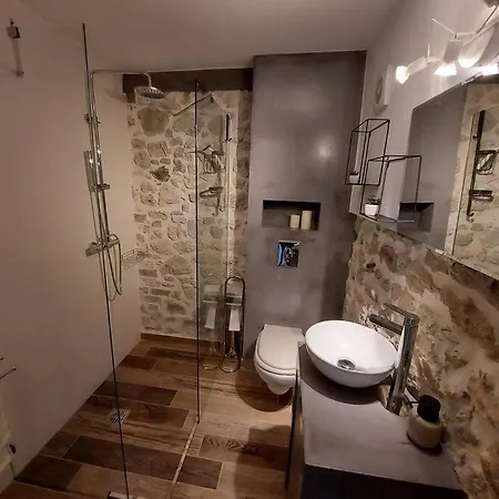ισόγειο με κήπο. Special Design! Apartment