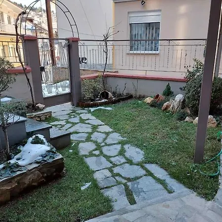 ισόγειο με κήπο. Special Design! Apartment Kastoria